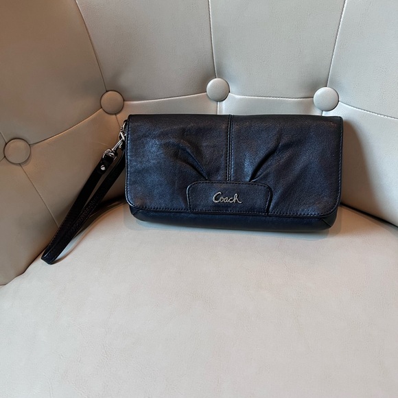 Coach Handbags - Coach wristlet wallet